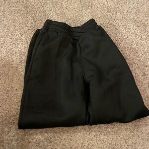 Criss cross waist band, black fluffy sweatpants